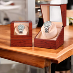 Boîte à montres avec remontoir automatique, vue ouverte