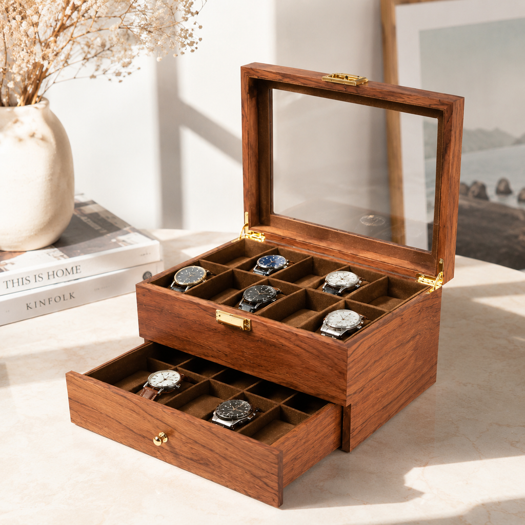 Boîte à montres en bois 20 cases ouverte avec couvercle vitré et tiroir, vue trois-quarts