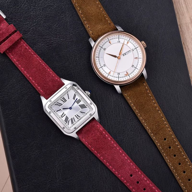Détail de la matière daim du bracelet de montre