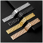 Bracelet montre connectée acier porté sur une smartwatch