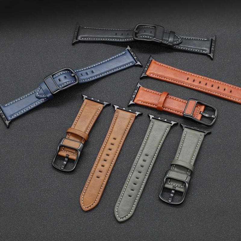 Bracelet connecté cuir porté sur une montre connectée