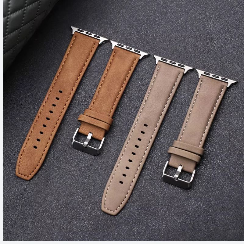 Bracelet cuir et silicone porté sur une montre connectée