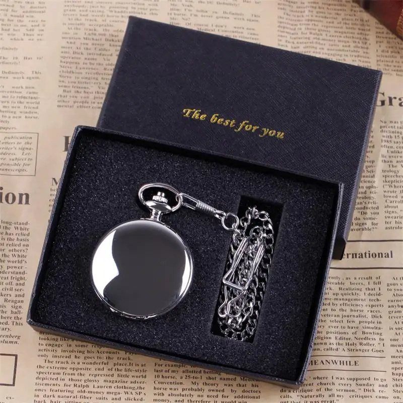 Montre à gousset femme métal portée en collier