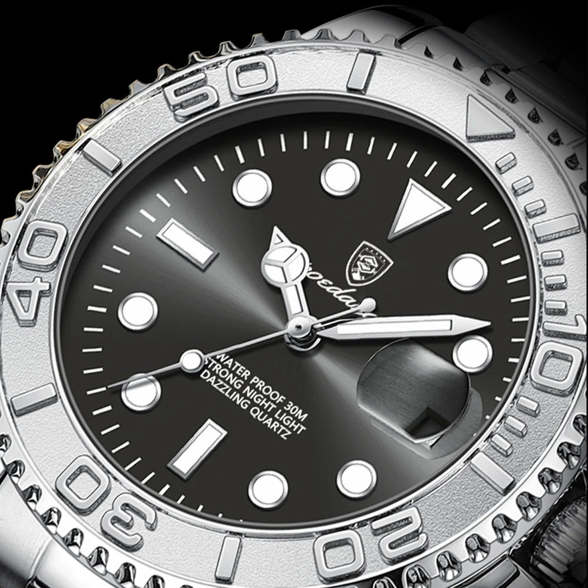 Montre à quartz homme style plongeur, gros plan