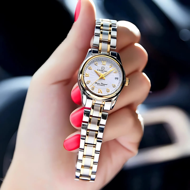 Montre automatique femme bicolore au poignet