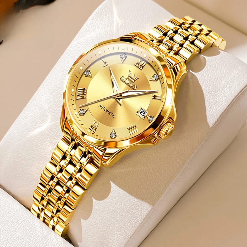 Montre automatique femme dorée, gros plan