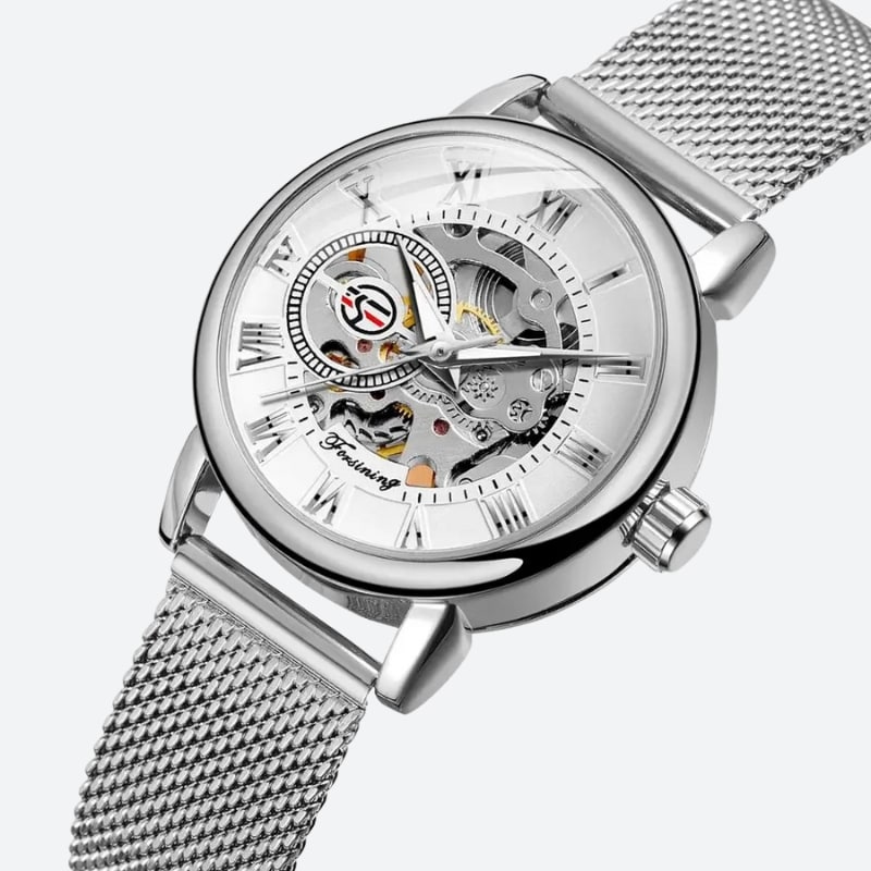 Montre automatique femme cadran ajouré, gros plan