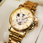 Montre automatique femme squelette dorée au poignet