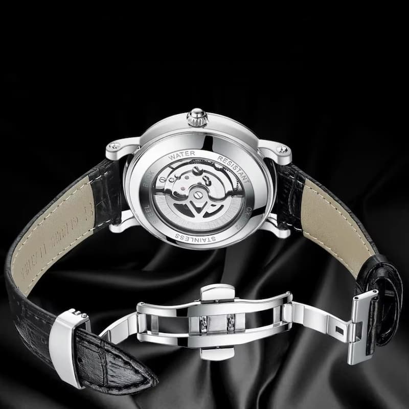 Bracelet cuir noir de la montre automatique homme