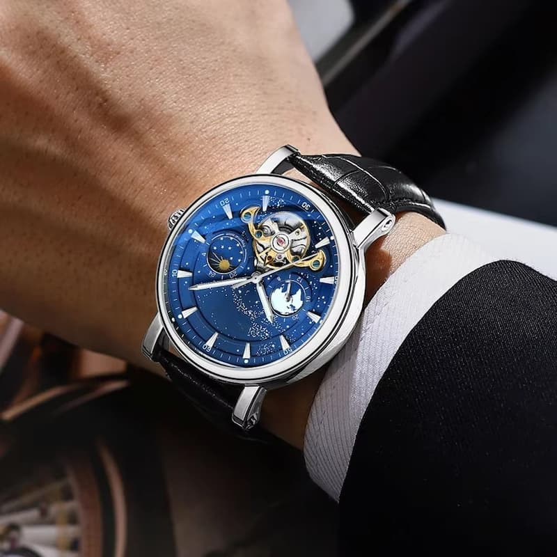 Montre automatique homme design céleste, vue de profil
