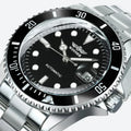 Montre automatique homme style plongée cadran noir, vue de face