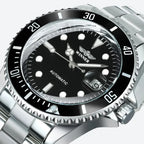 Montre automatique homme style plongée cadran noir, vue de face