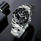 Montre automatique homme style plongée, vue de profil