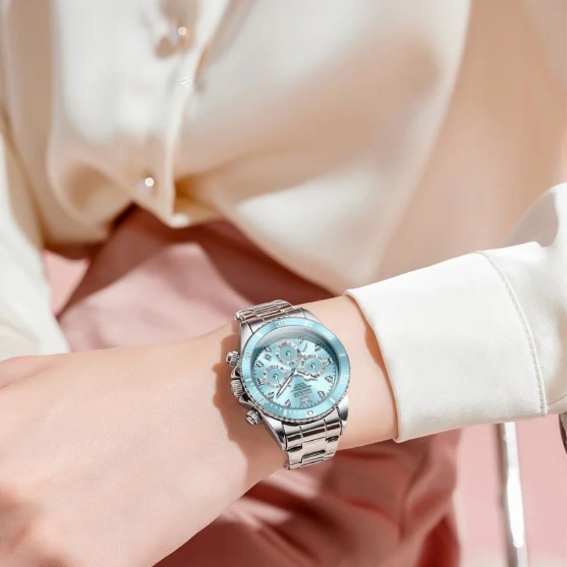 Montre Chronographe Femme Cadran Bleu Glacier & Finitions Chromées - vue 2 - Montrelio