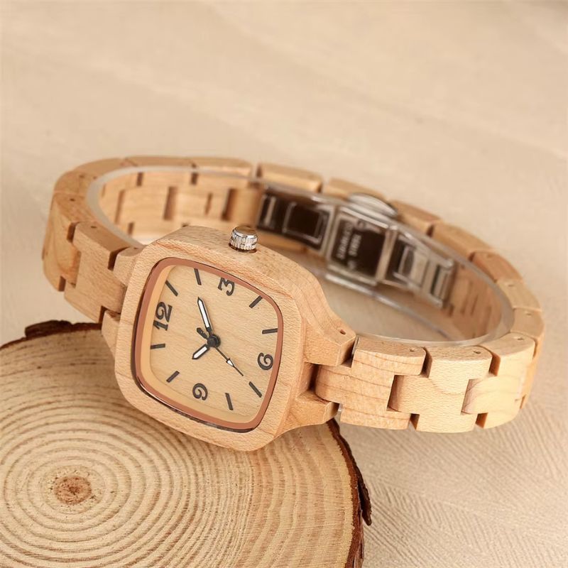 Forme carrée du boîtier de la montre en bois femme