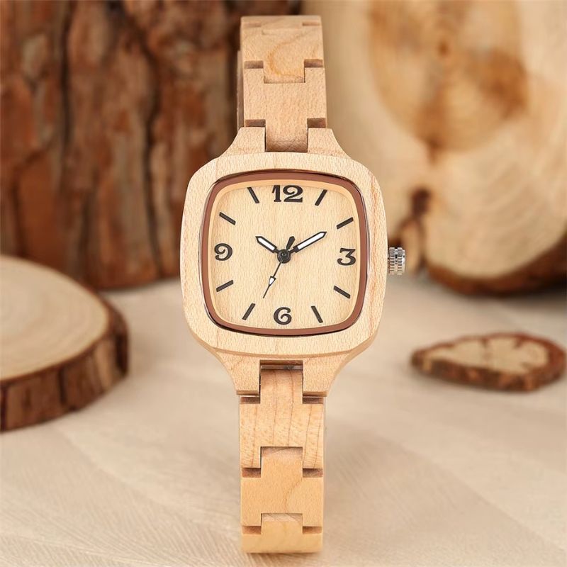 Cadran carré minimaliste de la montre en bois femme