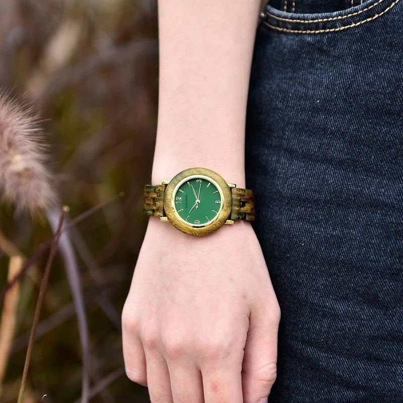Montre en bois femme inspirée par la nature