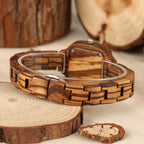Cadran minimaliste de la montre en bois femme carrée