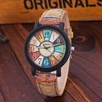 Montre en bois femme patchwork rétro au poignet