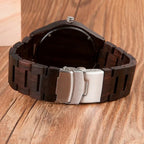 Montre en Bois Homme Design Minimaliste avec Aiguilles Lumineuses - vue 4 - Montrelio
