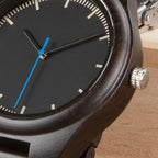 Montre en Bois Homme Design Minimaliste avec Aiguilles Lumineuses - vue 5 - Montrelio