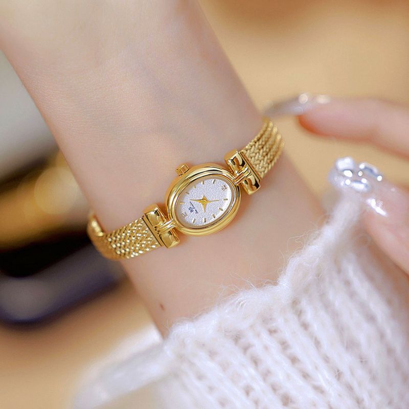Montre Femme Élégante Quartz Petit Cadran Ovale et Bracelet Maille Tressée - vue 5 - Montrelio