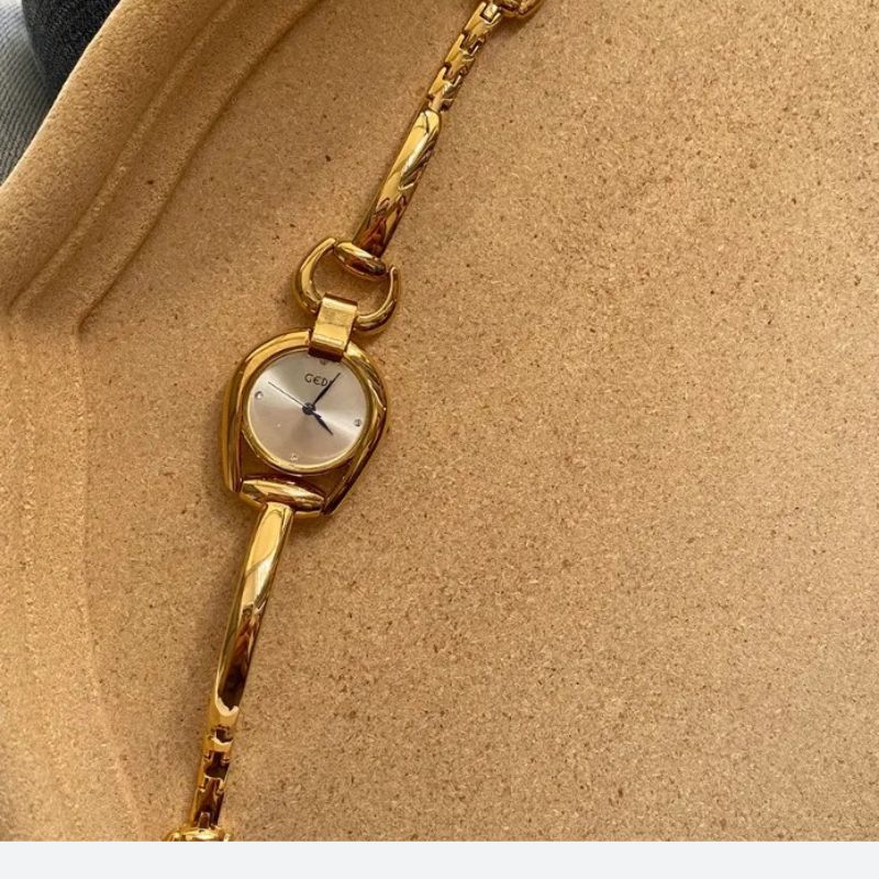 Montre Femme Forme Irrégulière Dorée Quartz Bracelet Fin - vue 2 - Montrelio