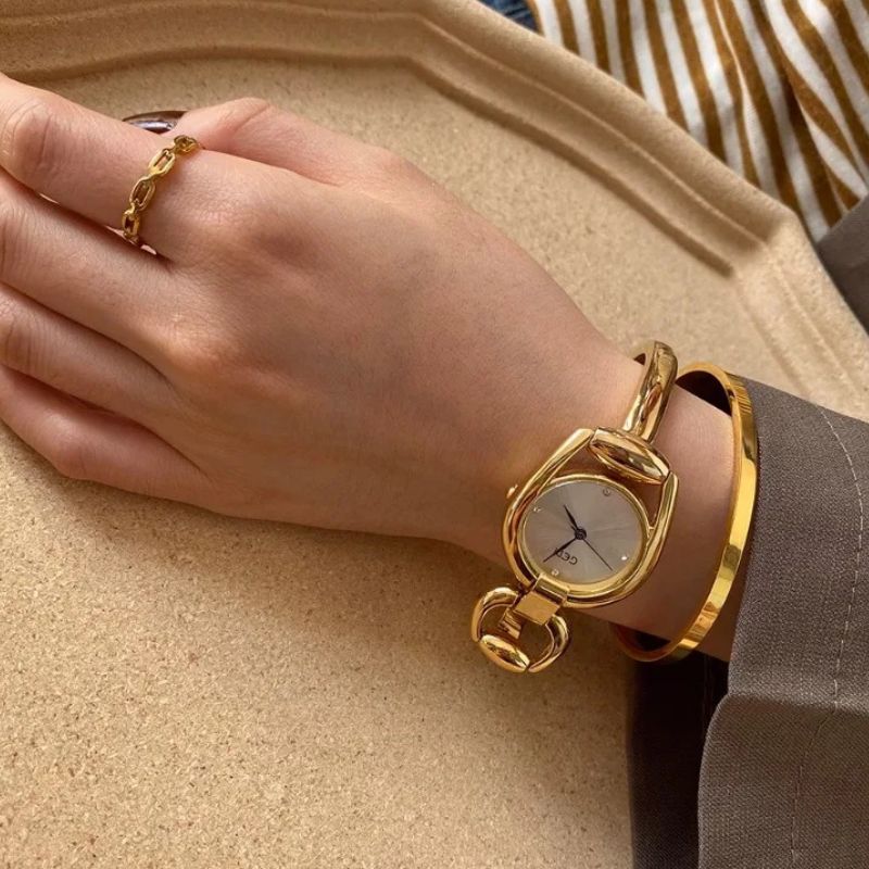 Montre Femme Forme Irrégulière Dorée Quartz Bracelet Fin - vue 4 - Montrelio