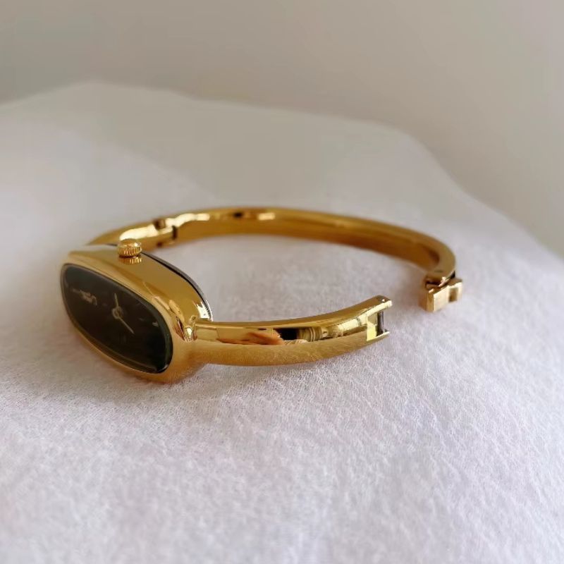 Montre Femme Jonc Doré Cadran Noir Ovale Résistante à l’Eau - vue 2 - Montrelio