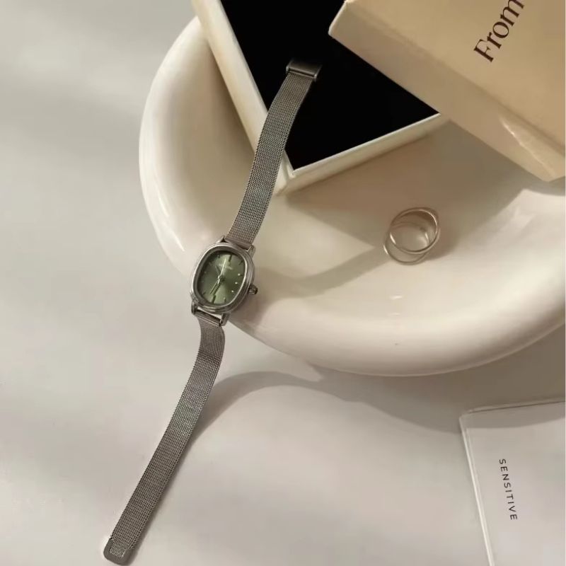 Montre Femme Ovale Acier Inoxydable Cadran Vert Minimaliste - vue 3 - Montrelio