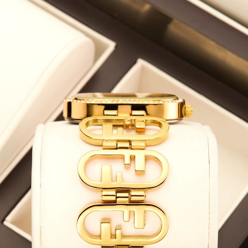Montre Femme Ovale Dorée Bracelet Graphique - vue 4 - Montrelio