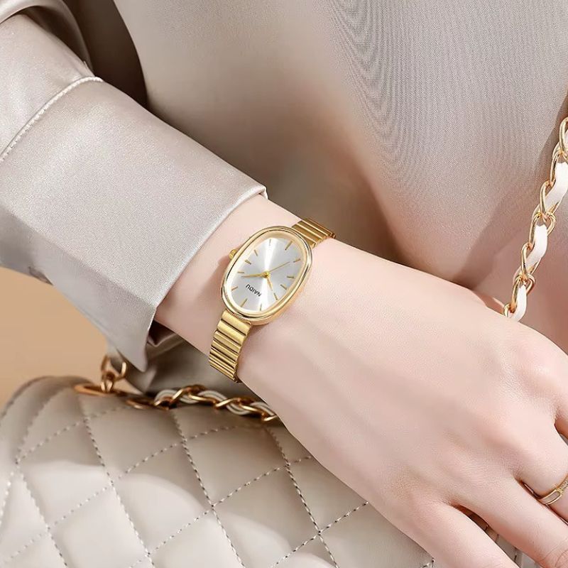 Montre Femme Ovale Dorée Quartz Bracelet Large Minimaliste - vue 3 - Montrelio
