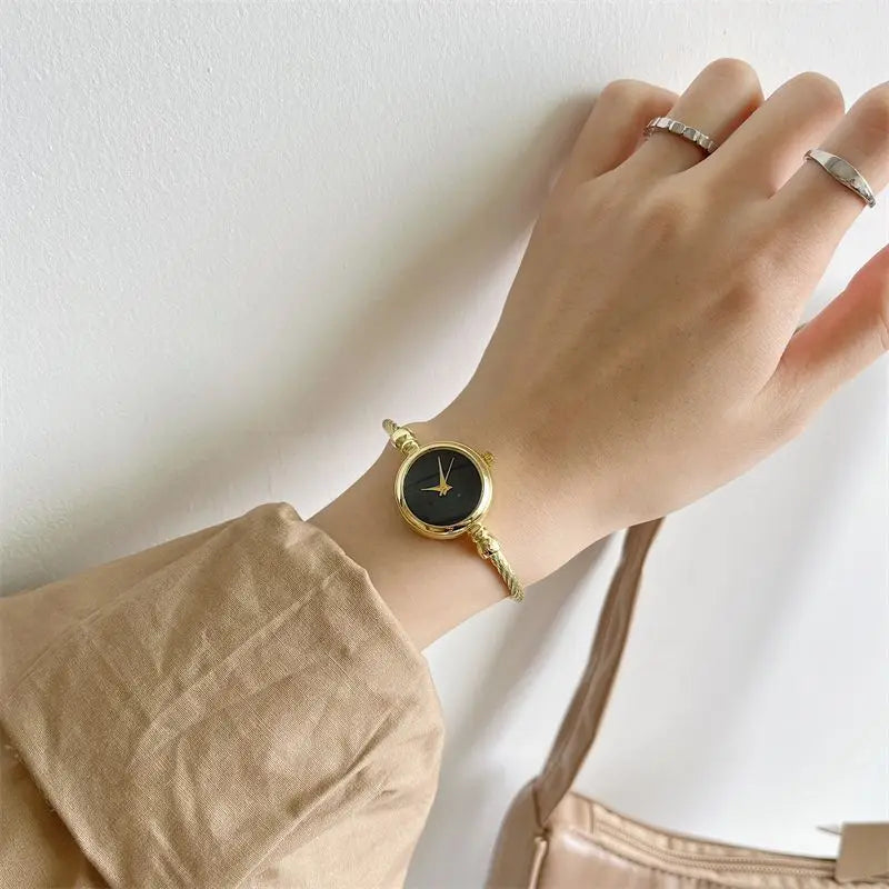 Montre Luxe Quartz Femme Bracelet Jonc Torsadé Style Bijou - vue 5 - Montrelio