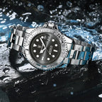 Montre à quartz homme style plongeur, gros plan