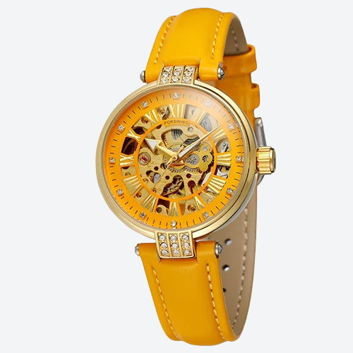 Montre squelette femme au poignet