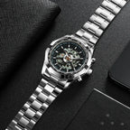 Montre squelette homme tachymètre, gros plan