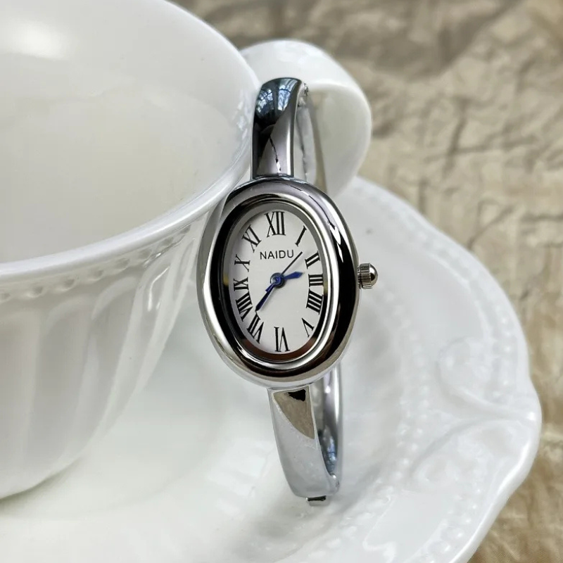 Montre Vintage Femme Ovale Élégante - vue 4 - Montrelio