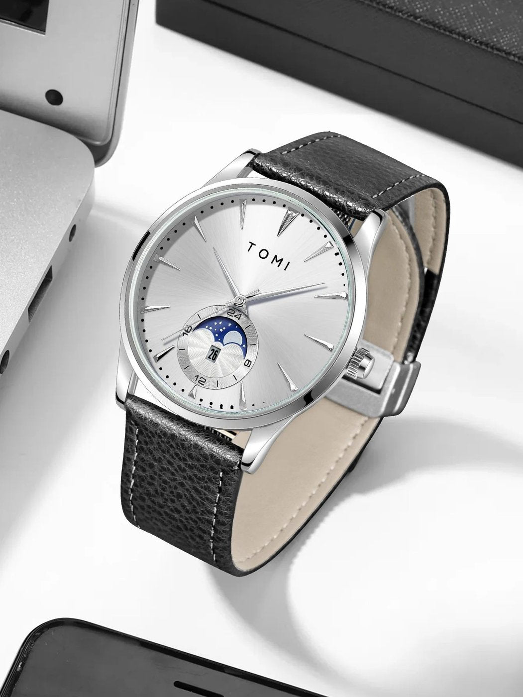 Montre Quartz Femme Cadran Argenté Bracelet Cuir Noir