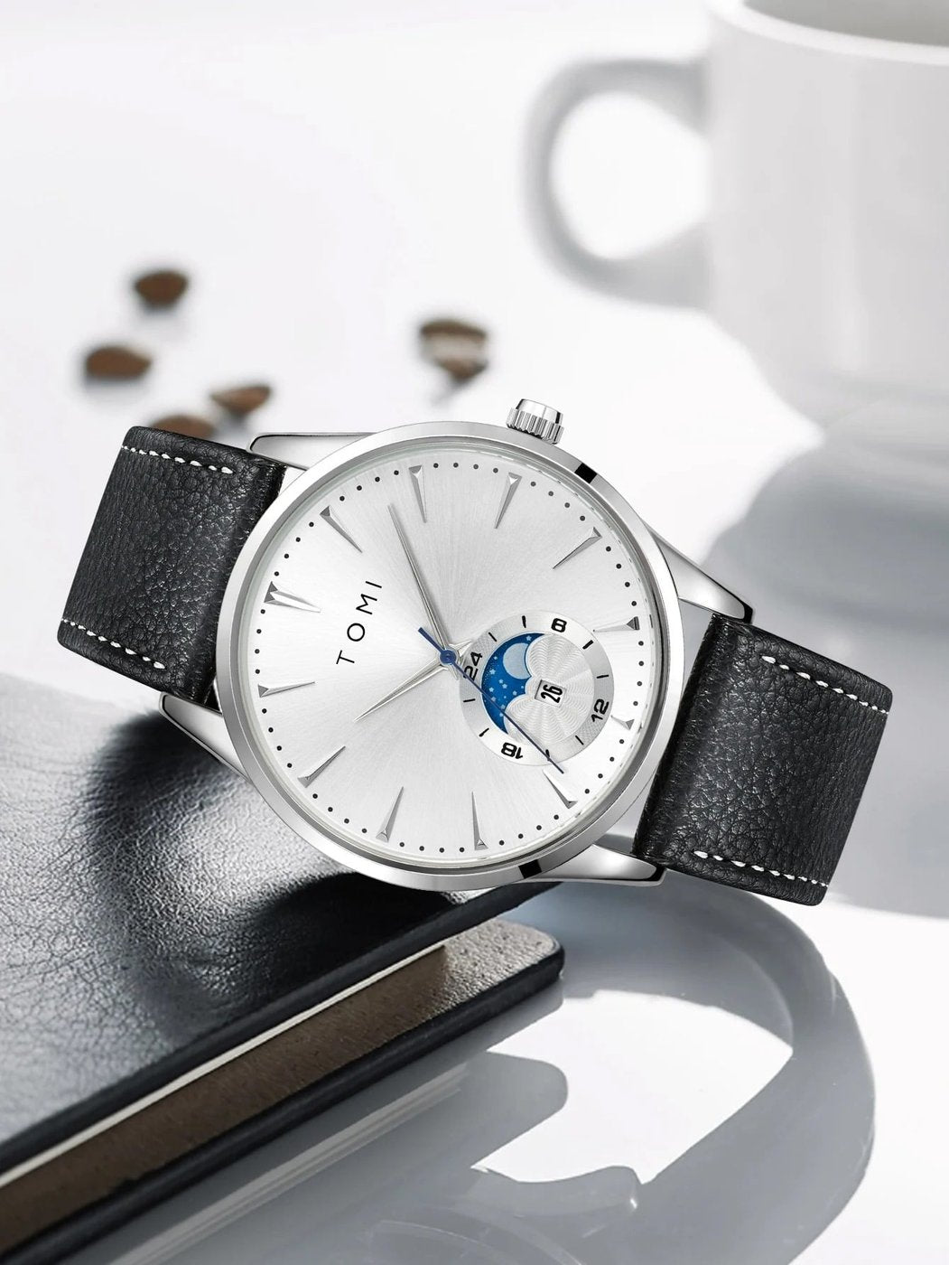 Montre Quartz Femme Cadran Argenté Bracelet Cuir Noir